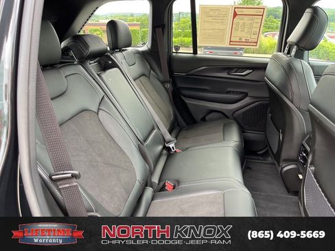 Used 2024 Jeep Grand Cherokee Altitude image 24