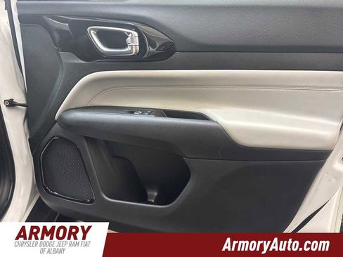 Used 2022 Jeep Compass Limited image 37