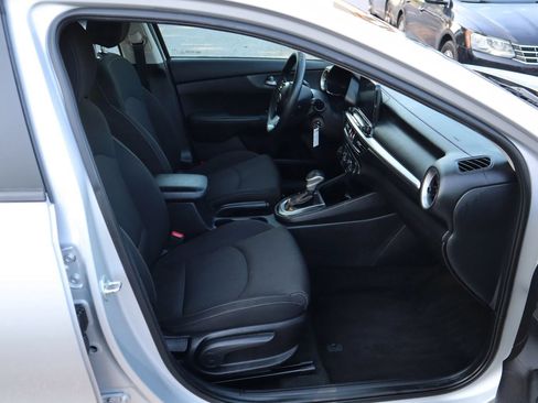 Used 2021 Kia Forte LXS FWD image 16