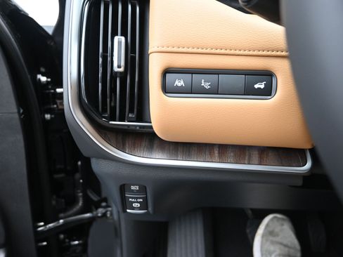 New 2025 Nissan Armada Platinum Reserve image 11