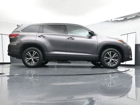 Used 2019 Toyota Highlander LE image 34
