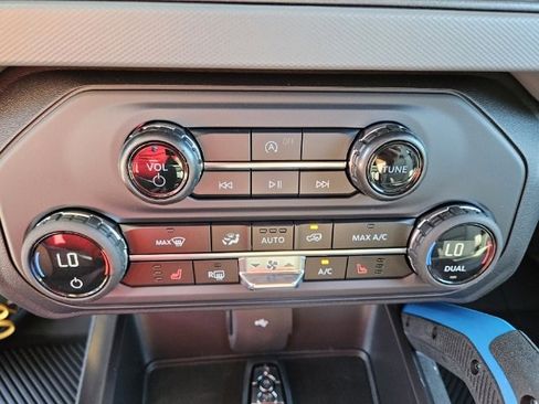 New 2024 Ford Bronco Black Diamond w/ Sasquatch Package image 21