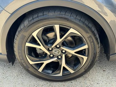 Used 2018 Toyota C-HR XLE FWD image 21