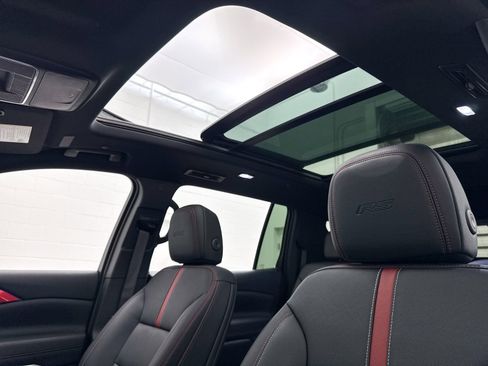 Used 2024 Chevrolet Traverse RS w/ LPO, Floor Liner Package AWD/4WD image 4