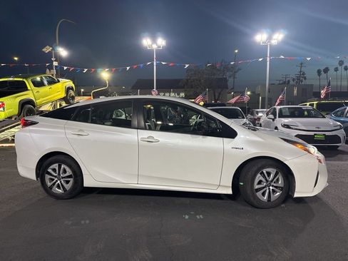 Used 2016 Toyota Prius Three image 5