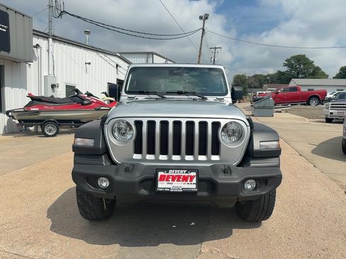 Used 2022 Jeep Wrangler Sport AWD/4WD image 3