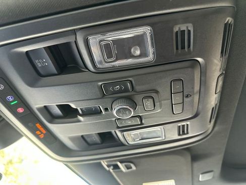 Used 2023 GMC Yukon XL Denali Ultimate image 17