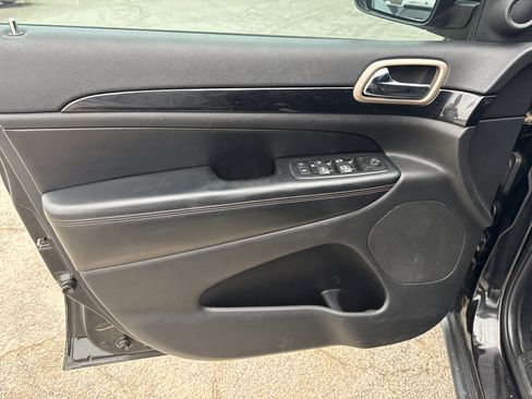 Used 2016 Jeep Grand Cherokee Laredo 75th Anniversary image 10