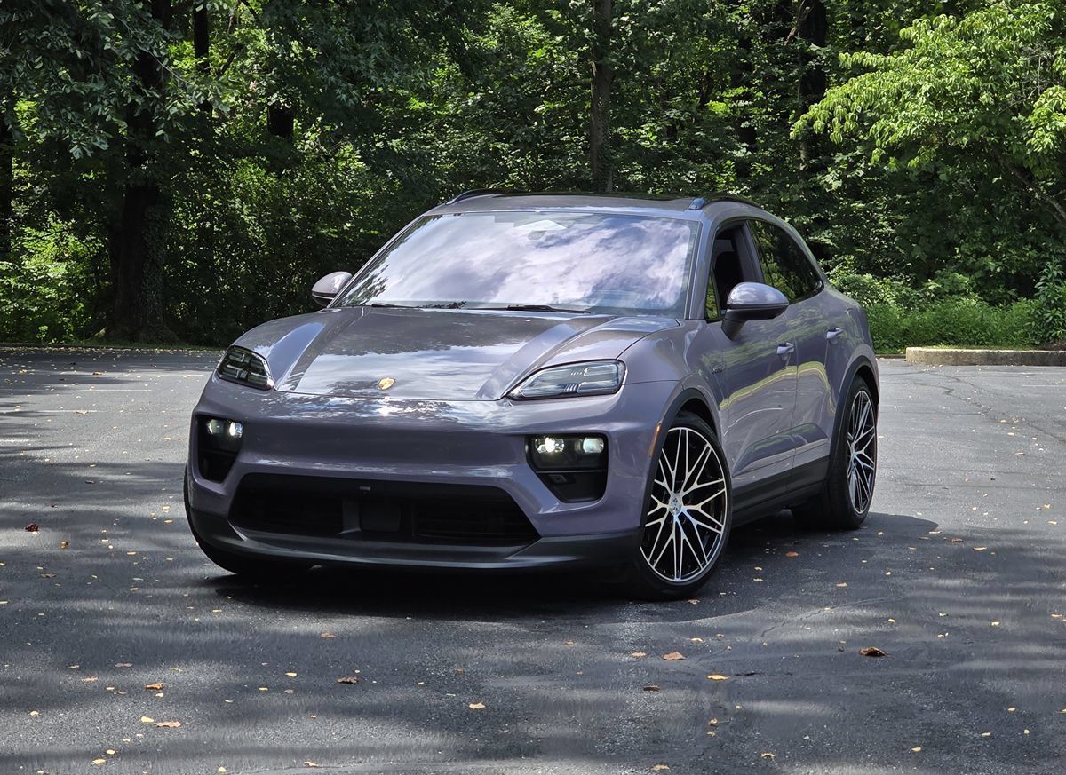 Used 2025 Porsche Macan 4 Electric AWD/4WD image 1