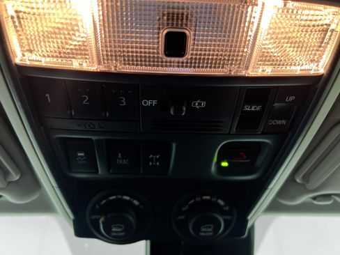 Used 2022 Toyota 4Runner TRD Off-Road Premium AWD/4WD image 21