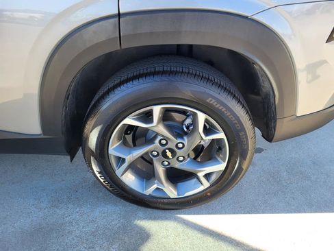 Used 2025 Chevrolet Trax LT w/ LT Convenience Package image 26