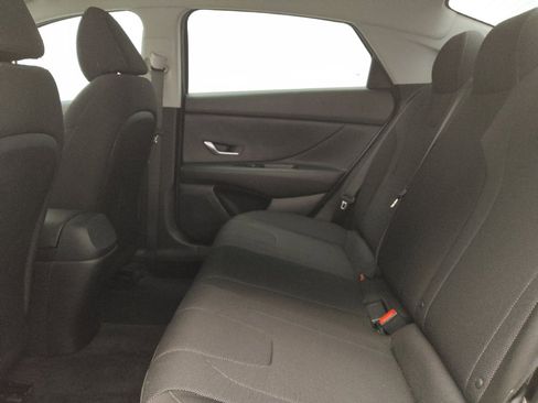 Used 2022 Hyundai Elantra SE w/ Cargo Package image 18