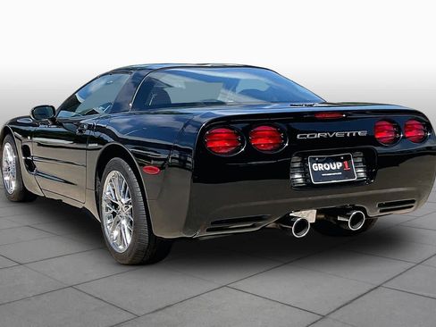 Used 1999 Chevrolet Corvette Coupe w/ Roof Pkg RWD image 9