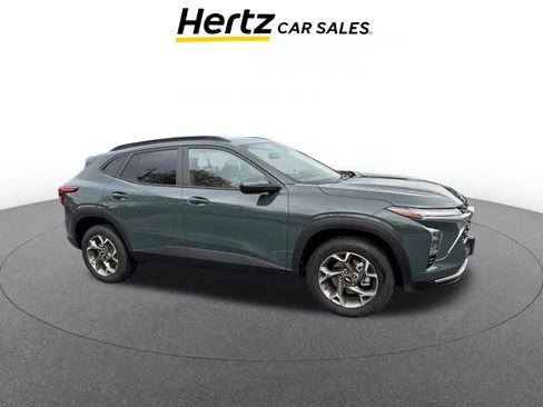 Used 2025 Chevrolet Trax LT image 1