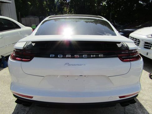 Used 2018 Porsche Panamera 4 image 3