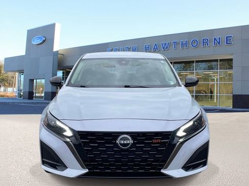 Used 2023 Nissan Altima 2.5 SR FWD image 2