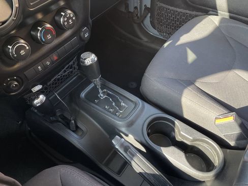Used 2015 Jeep Wrangler Sport AWD/4WD image 19