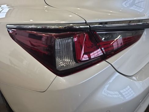 Used 2019 Lexus ES 350 w/ Premium Package image 33