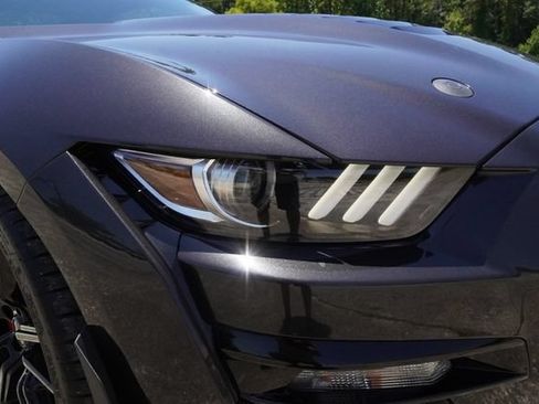 Used 2022 Ford Mustang Shelby GT500 w/ Technology Package RWD image 30