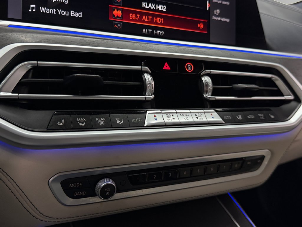 Used 2021 BMW X7 M50i w/ Dynamic Handling Package AWD/4WD image 24
