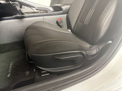 Used 2023 Hyundai Elantra SEL FWD image 11