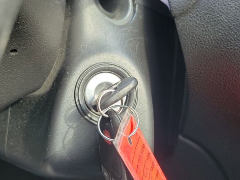 Used 2010 Chevrolet HHR LS image 28