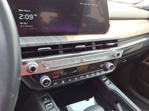 Used 2024 Kia Telluride EX w/ EX Captain's Chair Package FWD image 10