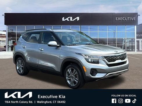 Used 2021 Kia Seltos S AWD/4WD image 2
