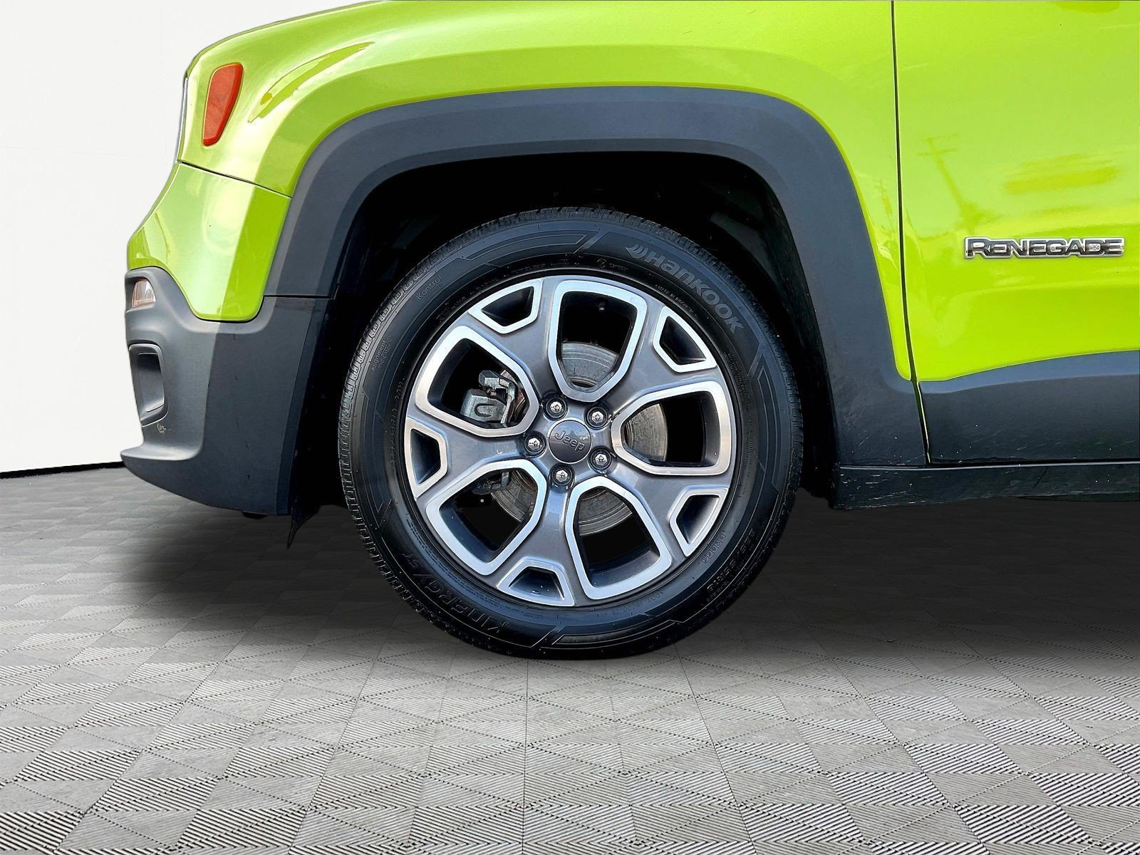 Used 2018 Jeep Renegade Limited FWD image 34