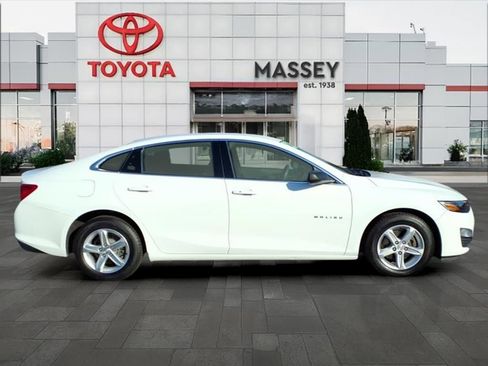 Used 2022 Chevrolet Malibu LS image 2