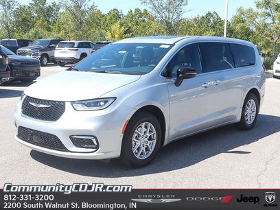 New 2026 Chrysler Pacifica Select