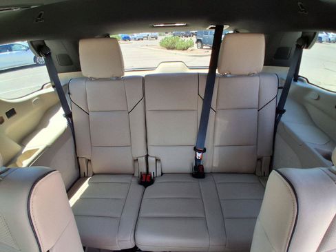 Used 2023 Cadillac Escalade Premium Luxury AWD/4WD image 24