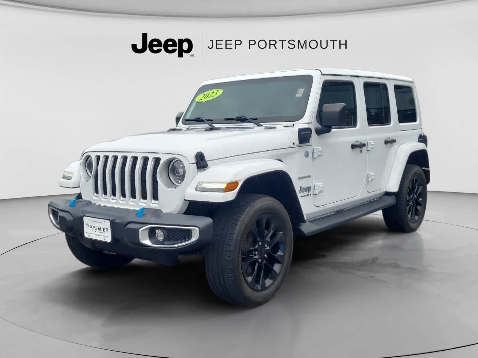 Used 2023 Jeep Wrangler Unlimited Sahara w/ Cold Weather Group AWD/4WD image 5