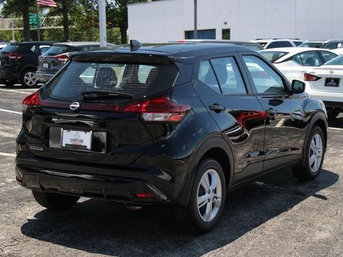 Certified 2025 Nissan Kicks Play S FWD image 9