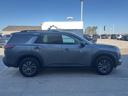 Used 2025 Nissan Pathfinder SV image 5