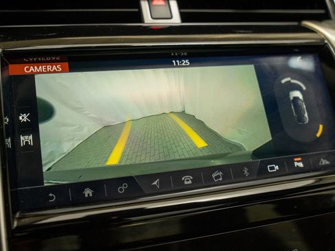 Used 2020 Land Rover Discovery Sport SE R-Dynamic image 17