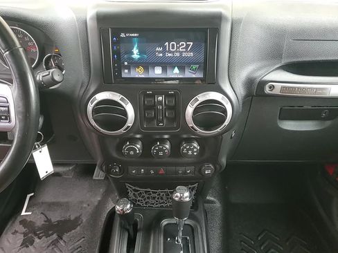 Used 2016 Jeep Wrangler Unlimited Rubicon w/ Dual Top Group image 17