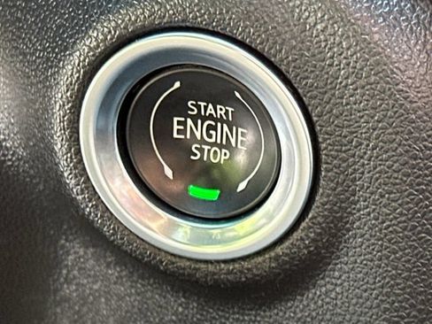 Used 2022 Chevrolet Silverado 1500 LT AWD/4WD image 32