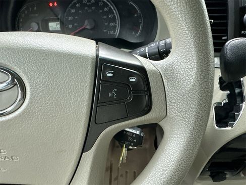 Used 2011 Toyota Sienna LE image 25