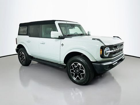 Used 2024 Ford Bronco Outer Banks AWD/4WD image 3