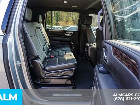 Used 2024 Chevrolet Suburban LT image 24