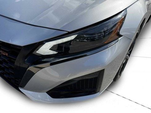 Used 2024 Nissan Altima 2.5 SR FWD image 11