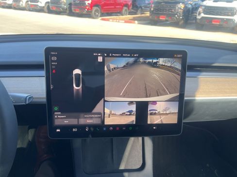 Used 2023 Tesla Model 3 Standard Range image 2