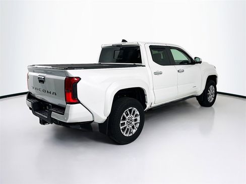 Used 2024 Toyota Tacoma Limited w/ Limited Package (LT) image 7