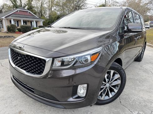 Used 2016 Kia Sedona SX image 3