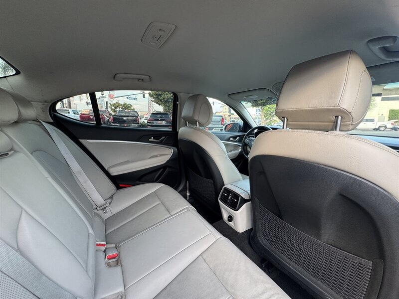 Used 2019 Genesis G70 2.0T Advanced RWD image 37