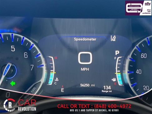 Used 2024 Chrysler Pacifica Touring-L FWD image 28