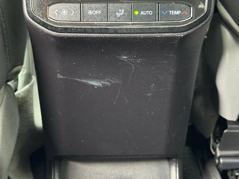 Used 2022 Toyota Highlander XLE AWD/4WD image 25