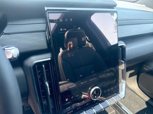 New 2026 GMC Acadia AT4 w/ Luxury Package AWD/4WD image 13