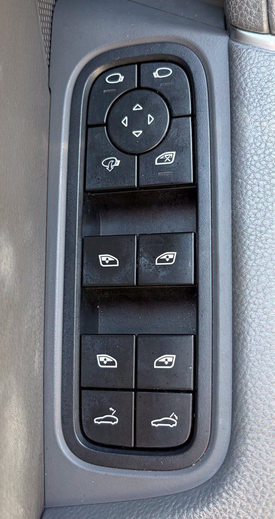 Used 2023 Porsche Cayenne Platinum Edition AWD/4WD image 17